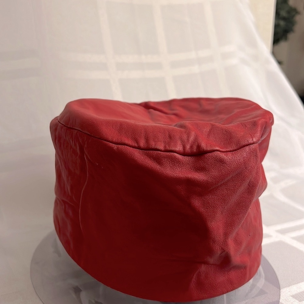 PATRICIA UNDERWOOD! 100% Leather kid skin pill box bell boy style vintage hat